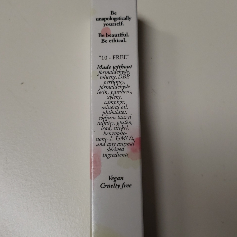 Lip Gloss - Picture 4 of 8